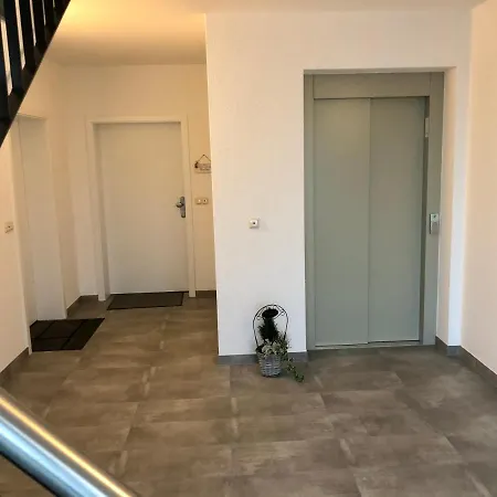 Emil - Barrierefrei Mit Fahrstuhl Und Carport In Ruhiger Altstadtlage Von アパート バレンシュテット