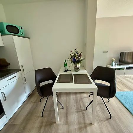 Emil - Barrierefrei Mit Fahrstuhl Und Carport In Ruhiger Altstadtlage Von Appartement Ballenstedt