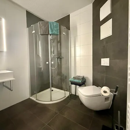 Emil - Barrierefrei Mit Fahrstuhl Und Carport In Ruhiger Altstadtlage Von Ballenstedt