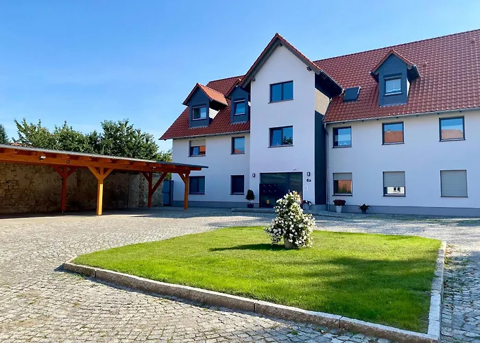 Emil - Barrierefrei Mit Fahrstuhl Und Carport In Ruhiger Altstadtlage Von Apartment Ballenstedt