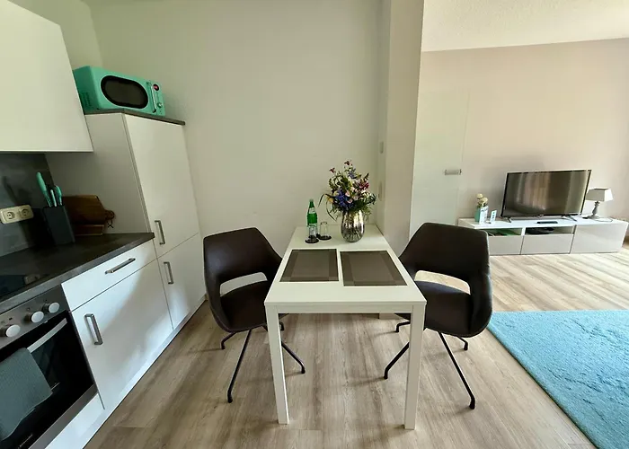 Emil - Barrierefrei Mit Fahrstuhl Und Carport In Ruhiger Altstadtlage Von Apartment Ballenstedt