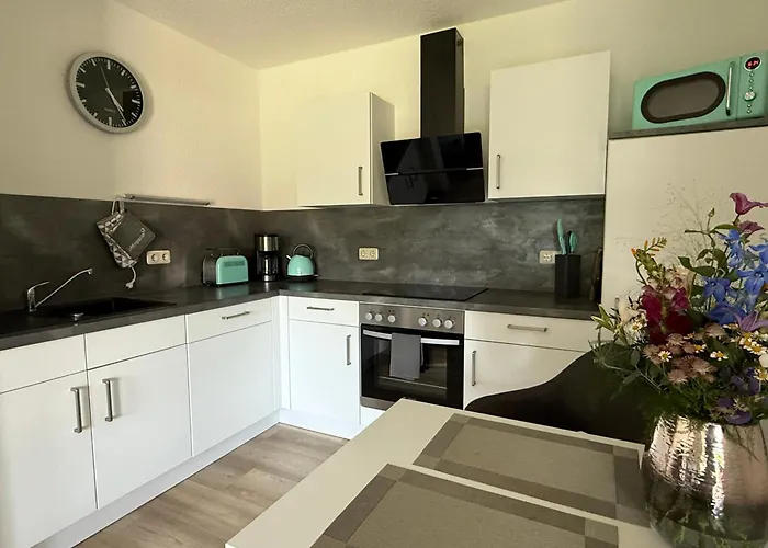 Apartment Emil - Barrierefrei Mit Fahrstuhl Und Carport In Ruhiger Altstadtlage Von Ballenstedt