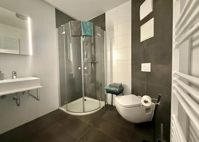 Emil - Barrierefrei Mit Fahrstuhl Und Carport In Ruhiger Altstadtlage Von Ballenstedt